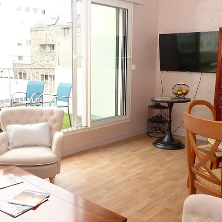 4 Personnes Au Coeur De Appartement