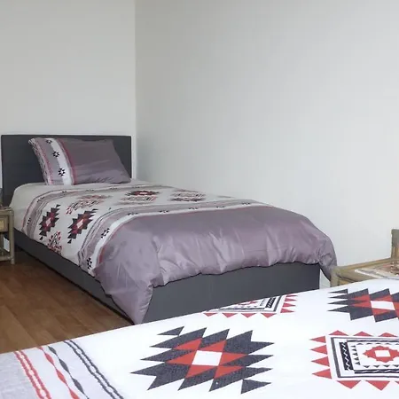 4 Personnes Au Coeur De Appartement