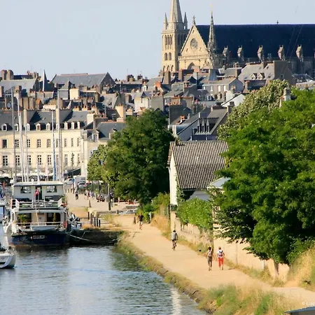 4 Personnes Au Coeur De Vannes